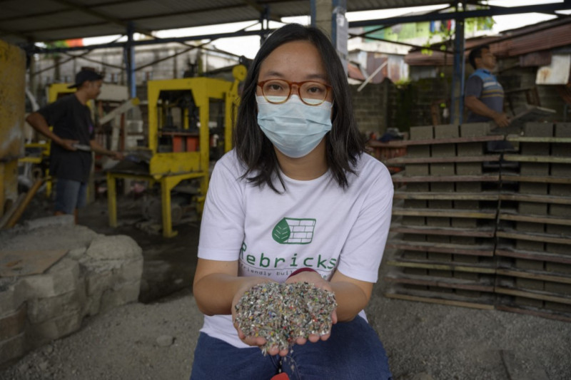 Indonesian women take on plastic waste brick by brick