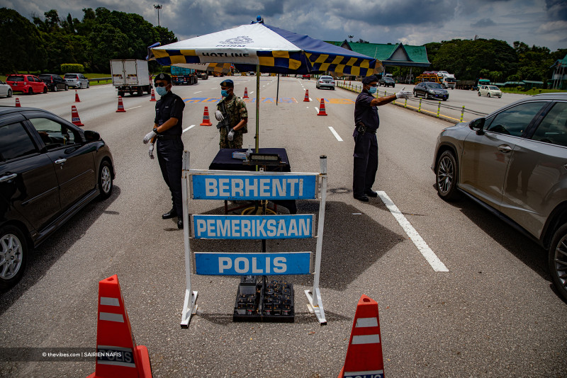Senior citizen impersonates cop in bid to get interstate travel permit