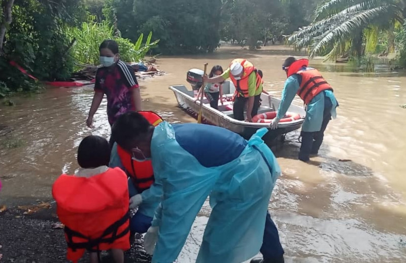 Residents of 4 flood-hit Sarawak villages evacuated