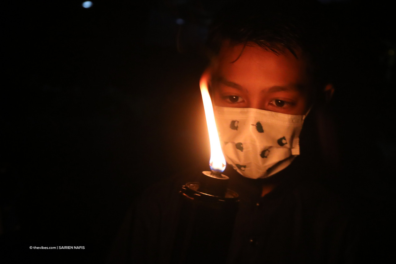 Many remain hopeful that the end of Syawal will offer a light at the end of the tunnel. – SAIRIEN NAFIS/The Vibes pic, June 11, 2021