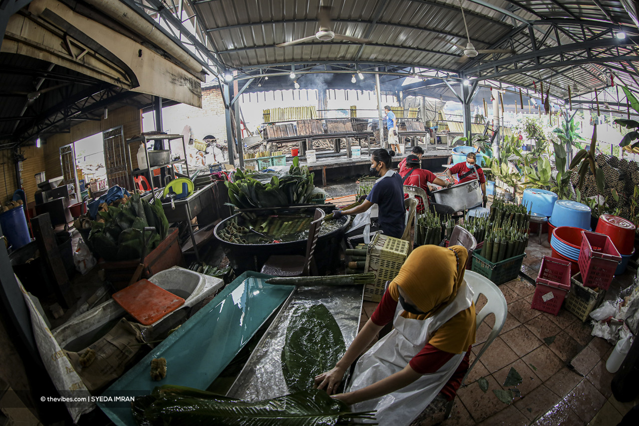 Lerek leaves that are used to cook lemang. – SYEDA IMRAN/The Vibes, May 13, 2021