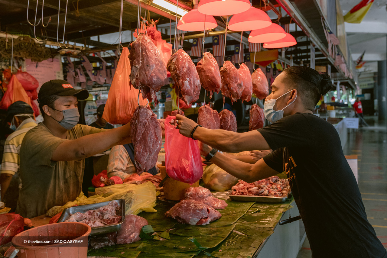 Beef is one of the most sought after items during Hari Raya Aidilfitri. – SADIQ ASYRAF/The Vibes, May 13, 2021