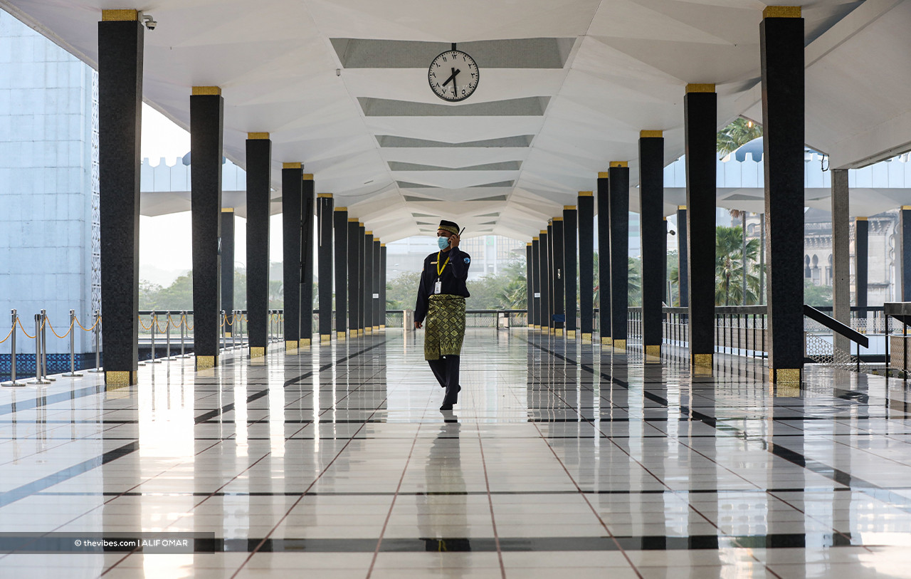 Unlike in previous years, the National Mosque today was empty. – ALIF OMAR/The Vibes, May 13, 2021