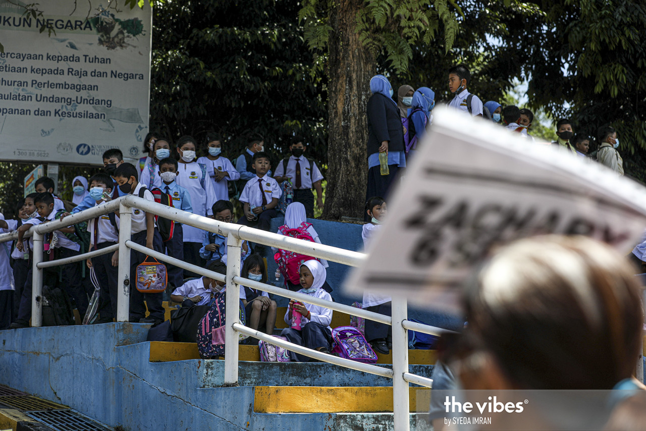 Pupils waiting to be fetched home after classes end at SK Seri Hartamas. – SYEDA IMRAN/The Vibes pic, March 8, 2021