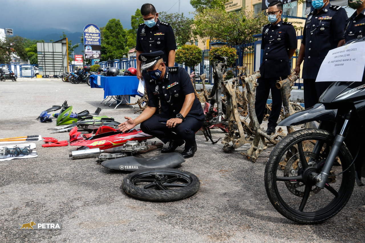 Police say Geng Langau Biru’s MO is to steal motorcycles for their parts, which are sold on the black market at a lower price. – SOFIA NASIR/The Vibes pic, March 31, 2021