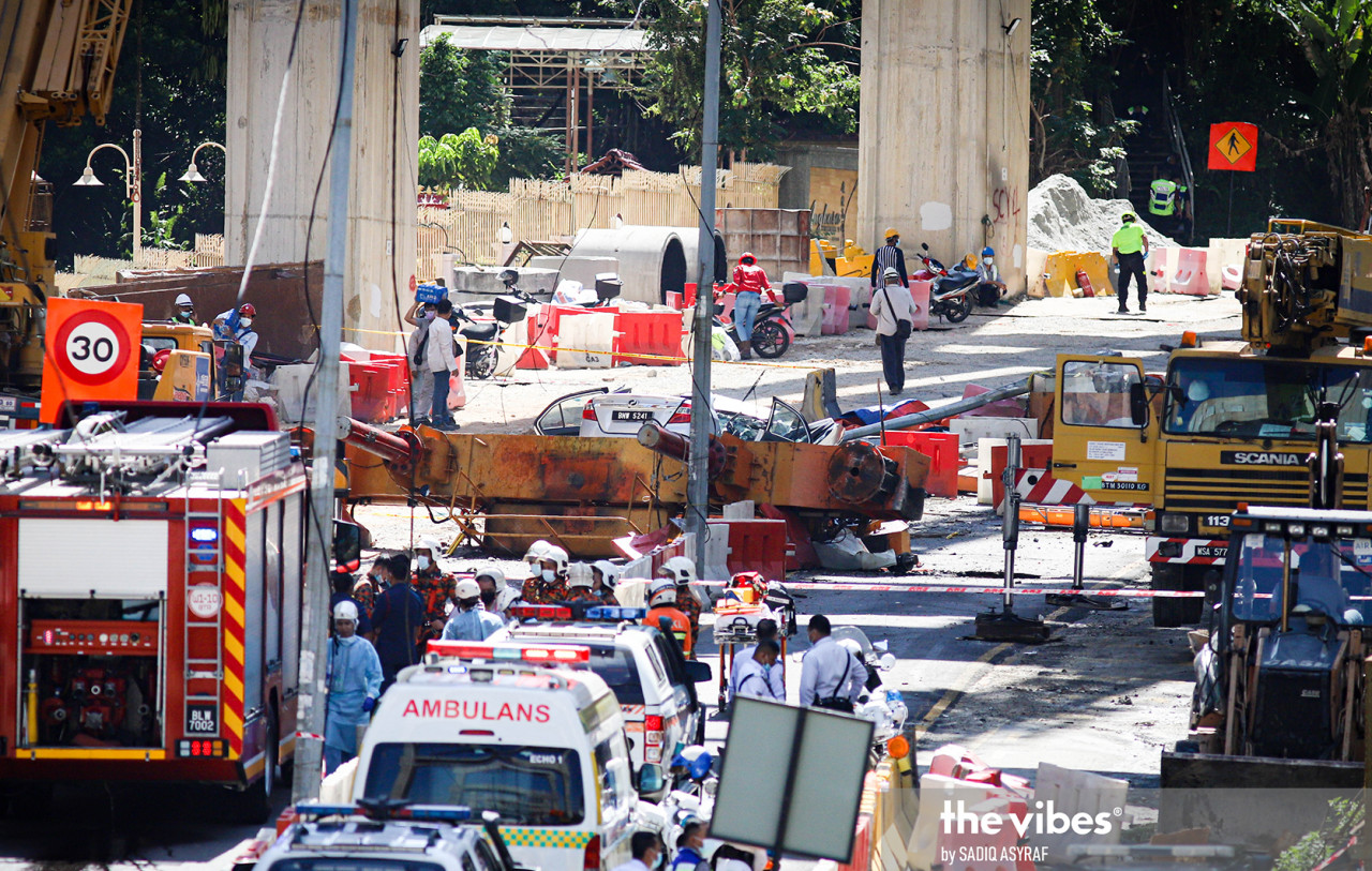 Firefighters and medical personnel at the scene of a crane collapse at the SUKE construction site near Puncak Banyan. – SADIQ ASYRAF/The Vibes pic, March 22, 2021