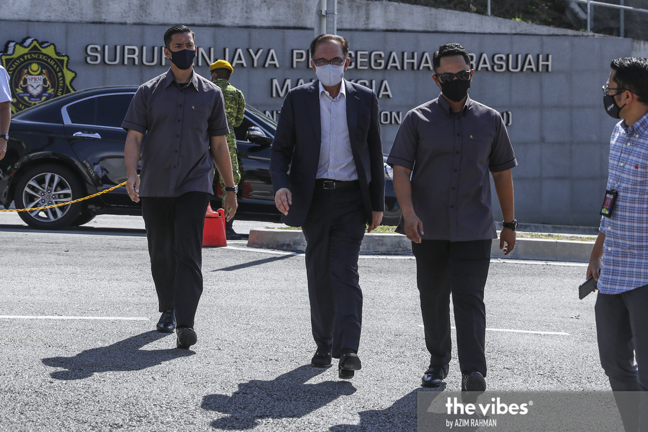 Datuk Seri Anwar Ibrahim says he asked the MACC chief about investigations into top government leaders, but did not get a satisfactory reply. – AZIM RAHMAN/The Vibes pic, March 22, 2021