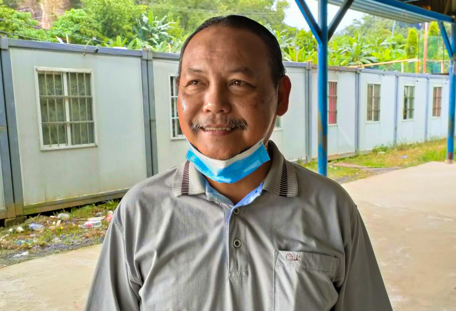 Bajau Simunul Welfare and Culture Association president Shamsul Kelana questions why SMC has yet to appoint a contractor to build bridges in Kg Gas when a tender for the project has long been opened. – REBECCA CHONG/The Vibes pic, March 29, 2021
