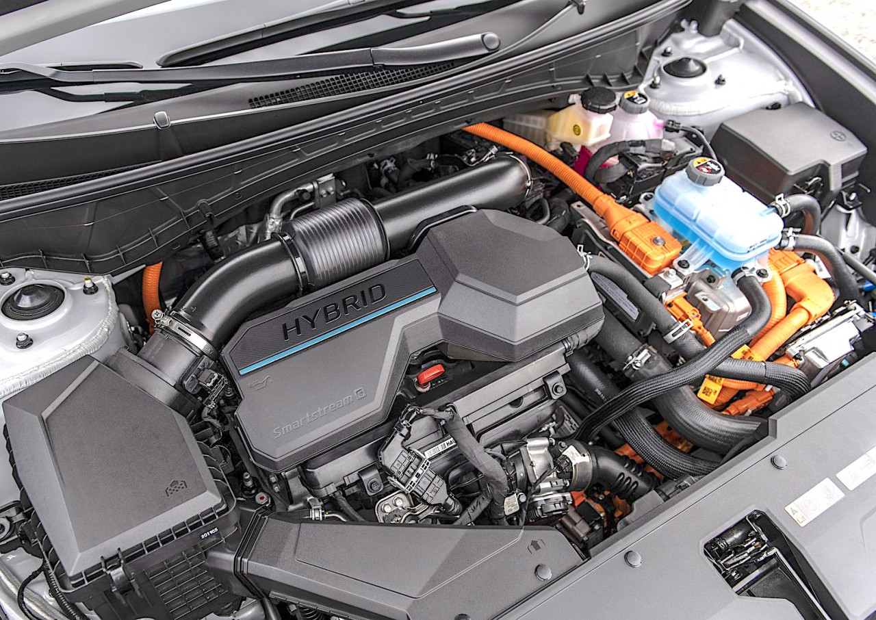 The plug-in hybrid battery delivers 13.8 kWh of power, with an estimated all-electric driving range of 32 miles. – Pic courtesy of Hyundai Motor Corp