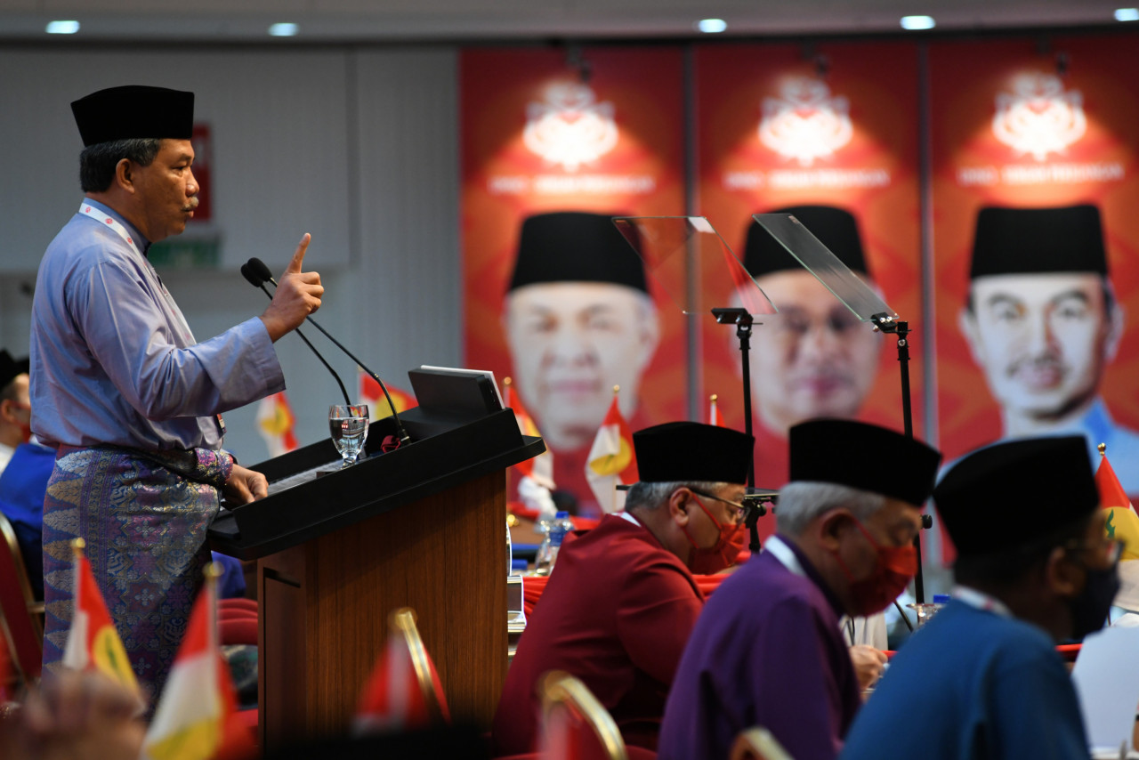 Umno No. 2 Datuk Seri Mohamad Hasan says just like EPL winners Liverpool, the party is not a ‘reserve player’, and should be at the government’s helm. – Umno Online pic, March 27, 2021