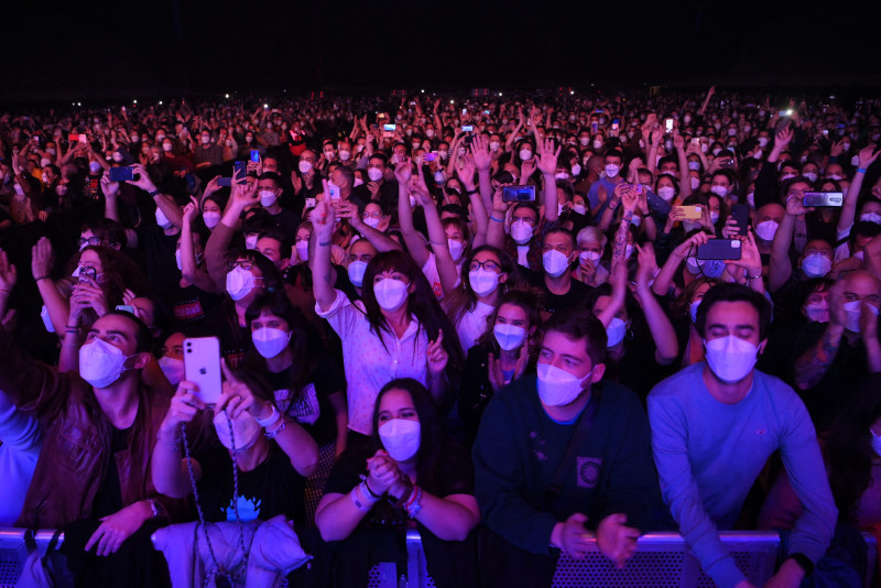 In Barcelona, 5,000 fans attend gig for Covid trial