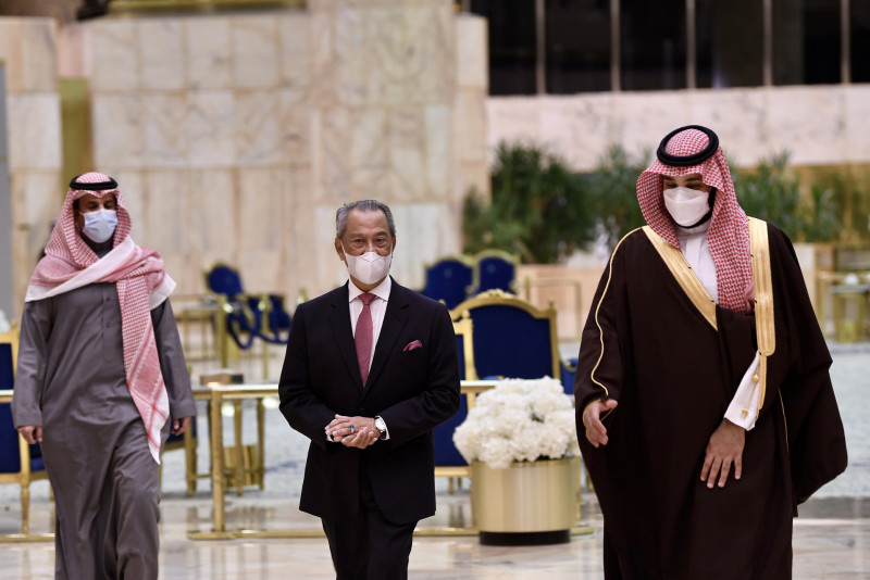 Saudi crown prince personally welcomes Muhyiddin in Riyadh