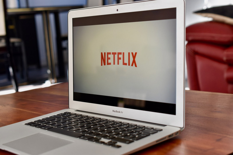 Netflix serves up TikTok-style 'Fast Laughs'