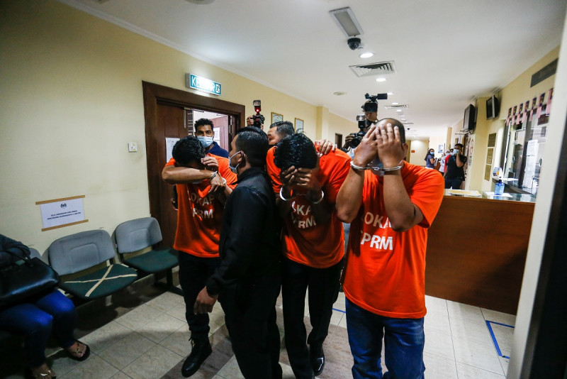 [UPDATED] 32 RTD officers among 44 nabbed by MACC over lorry-protection ring