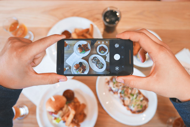 'What I eat in a day' videos – A dietitian’s caution