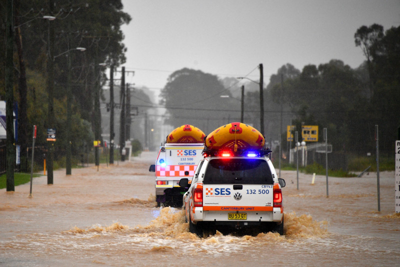 Thousands in flooded Sydney suburbs issued evacuation orders