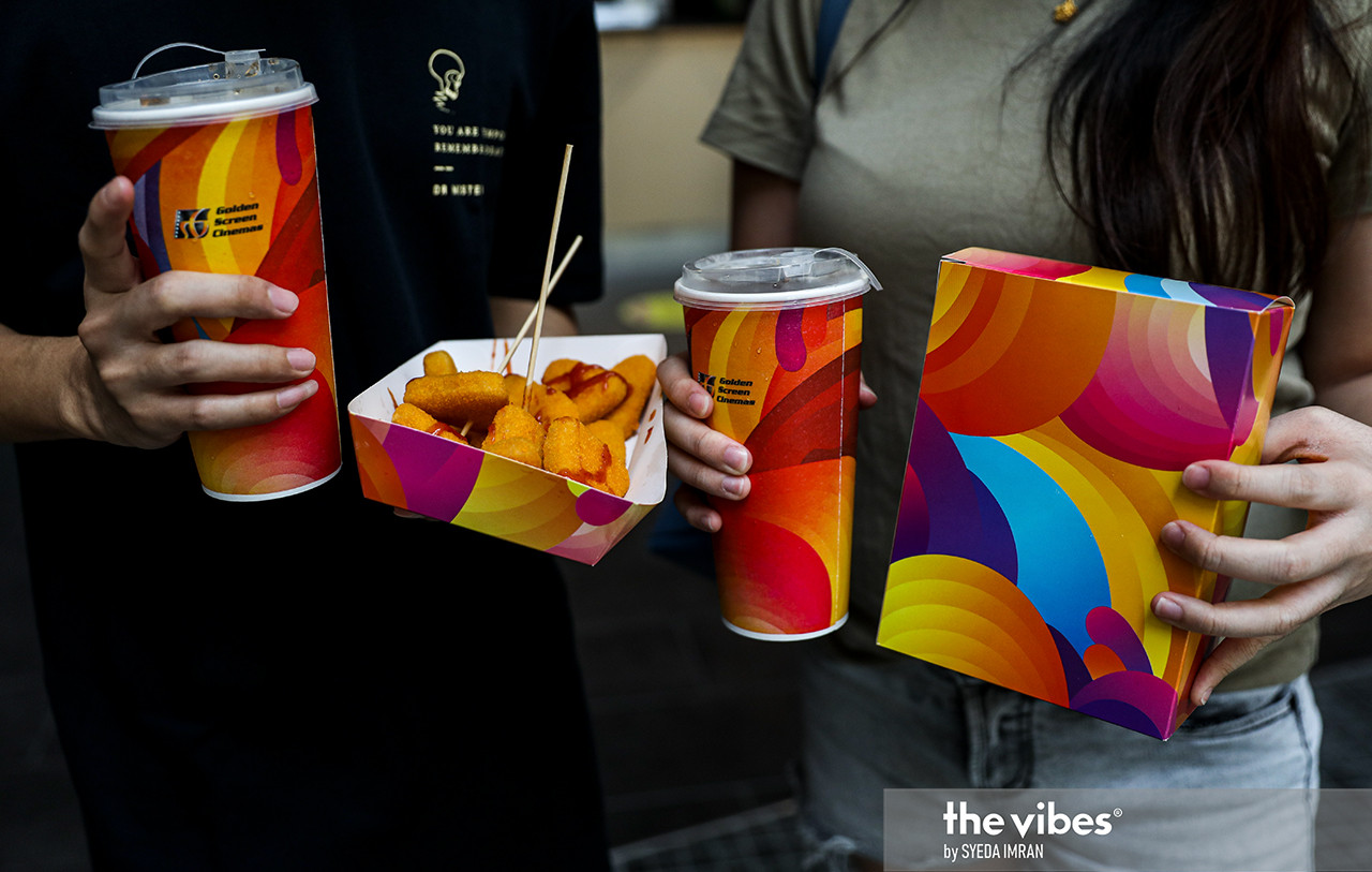 Other popular consessions are fried finger food and drinks. – SYEDA IMRAN/The Vibes pic, March 6, 2021