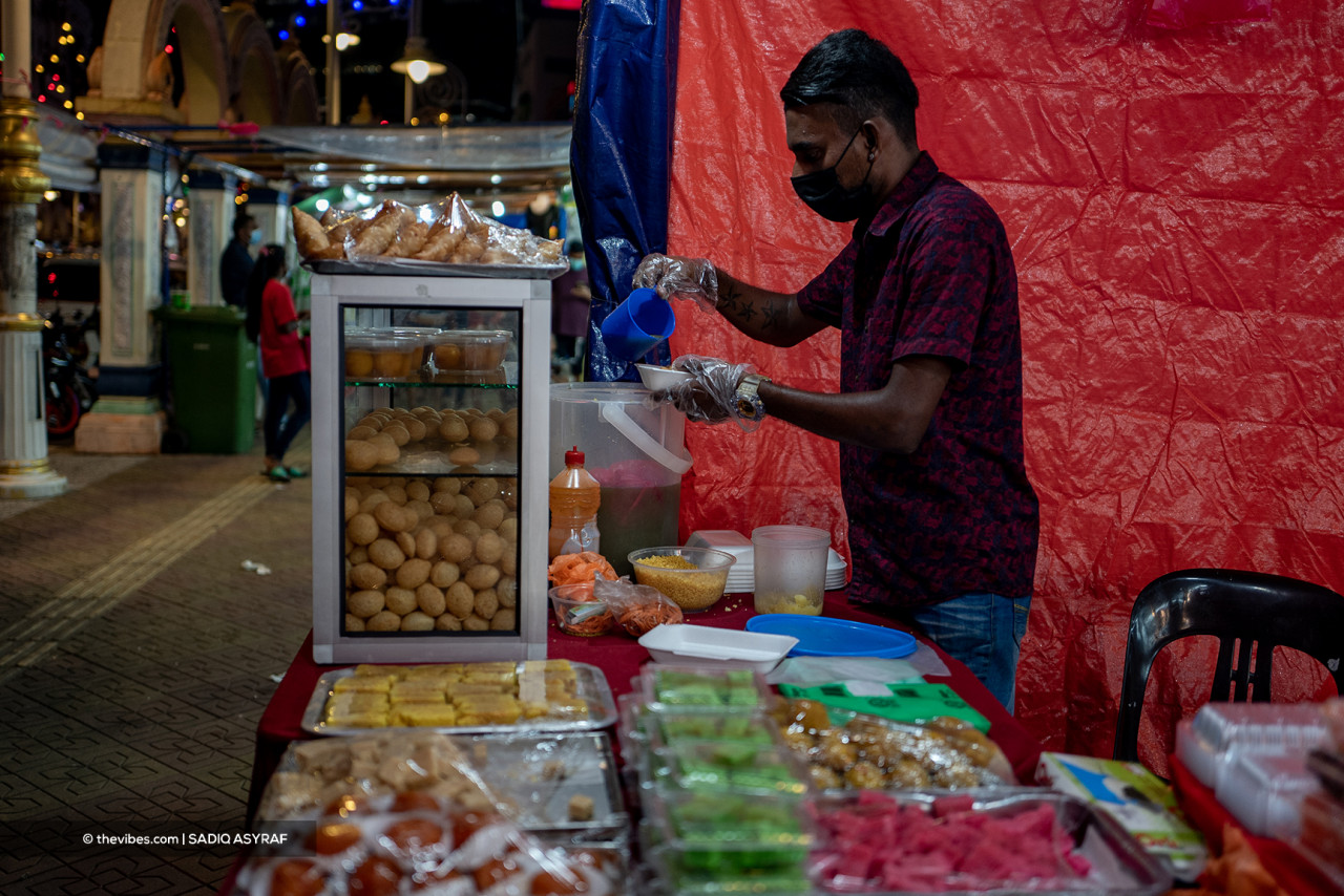 An entrepreneur making traditional Indian sweets. These desserts can be found all year round, but undoubtedly make their biggest appearance only at this time of the year. – SADIQ ASYRAF/The Vibes pic, November 4, 2021