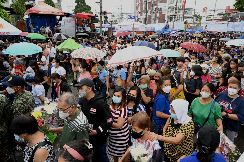 People arrive to mark All Saints’ Day at Manila North Cemetery in Manila on November 1. – AFP pic