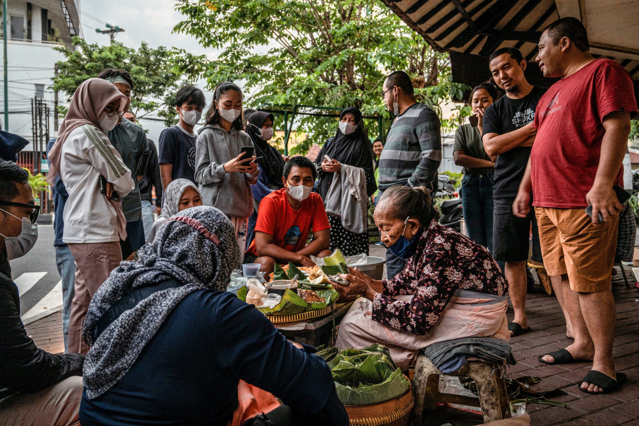 76 years old, Mbah Satinem was Yogyakarta's best-kept secret for decades but is today a cooking sensation after shooting to fame in the 2019 Netflix series Street Food: Asia. – AFP pic, July 15, 2022