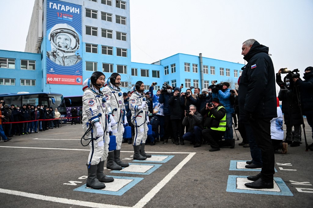 On December 8, Japanese billionaire Yusaku Maezawa (L), his assistant Yozo Hirano (3L) and Russian cosmonaut Alexander Misurkin report to the head of Russia's Roscosmos space agency, Dmitry Rogozin, prior to the launch at the Baikonur cosmodrome. – AFP pic