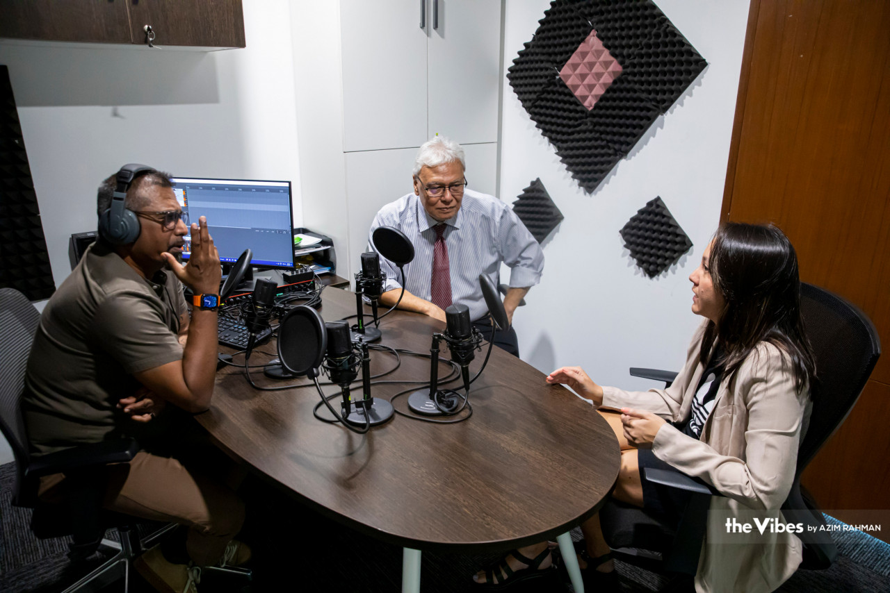 Amanda Nell Eu speaks with podcast hosts Manvir Victor and Datuk Kamil Othman. – Azim Rahman/The Vibes pic