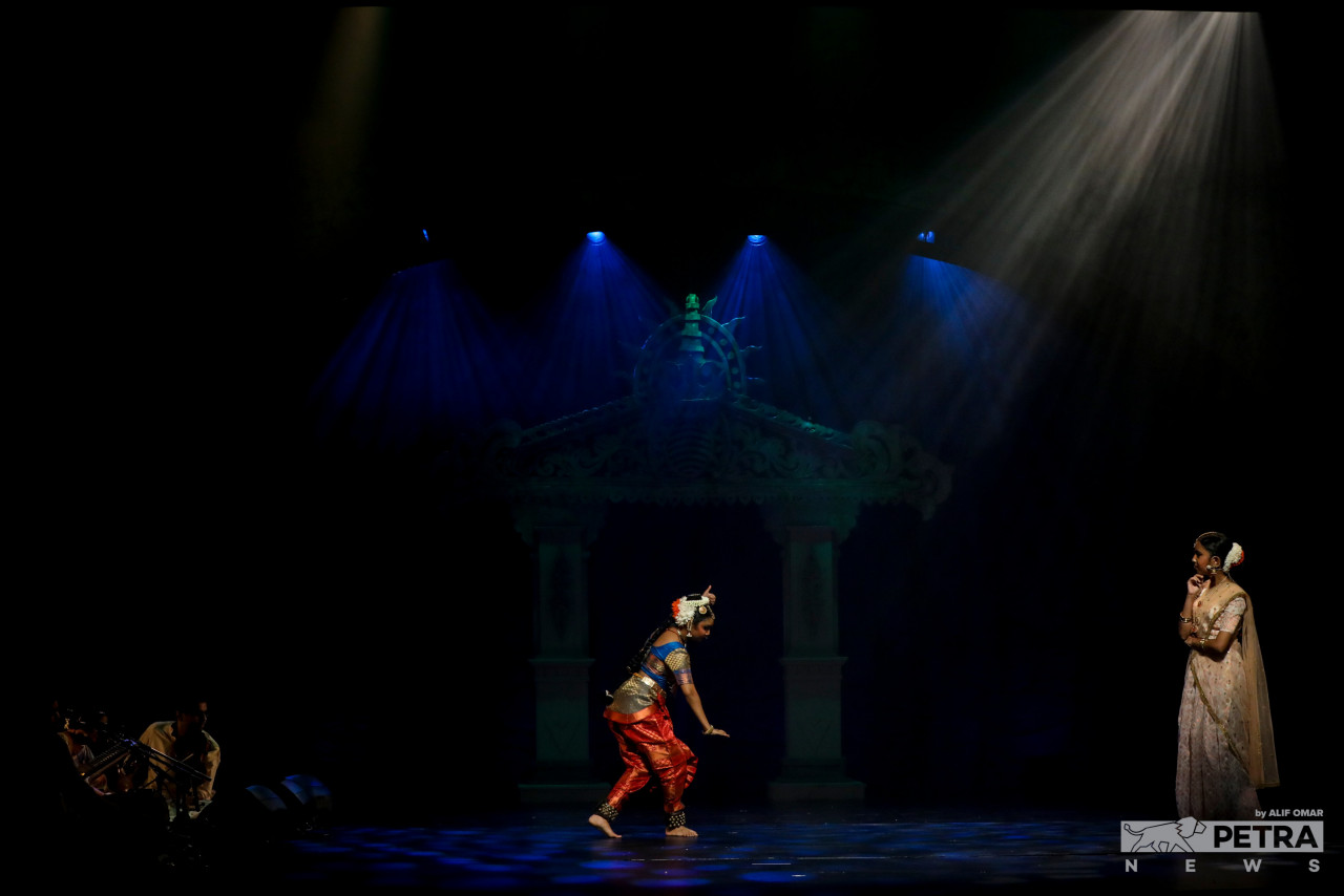 Bharatanatyam arengetrams follow a standard repertoire, and beyond the dancer’s ability to rapture audiences, there are not usually many surprises. – The Vibes pic/Alif Omar