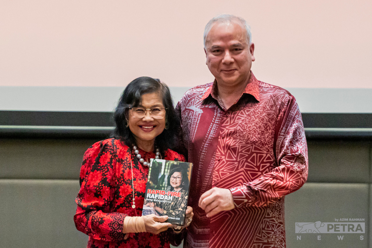 Sultan Nazrin poses for the cameras with Rafidah shortly after officiating the book launch. – The Vibes pic/ Azim Rahman
