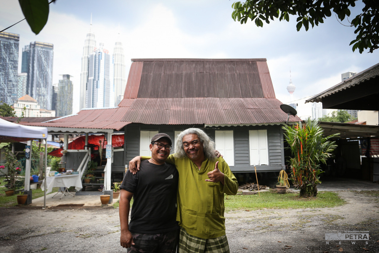 Kampung Baru is seen to symbolise the lifestyle of a typical close-knit Muslim Malay community, yet the perception among the kampung folks towards travelers is extremely welcoming. – NOOREEZA HASHIM/ The Vibes pic