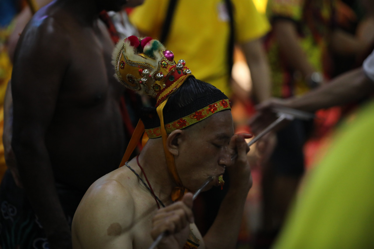 Grandly dressed in full ceremonial attire, the shamans swayed their heads, twitched their fingers, and jerked their legs during the procession. – Pic by Alif Omar
