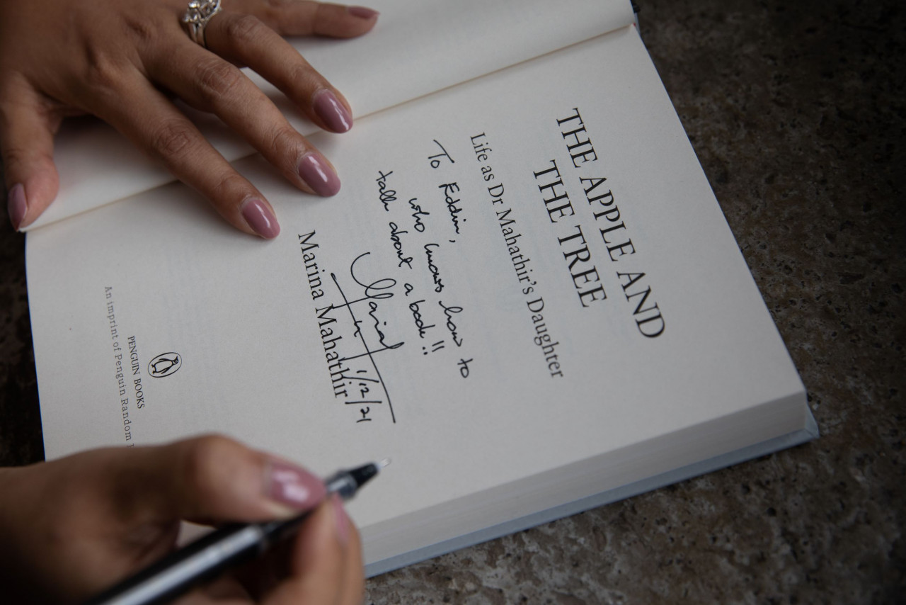 Marina leaves a nice message to the writer of this piece. – SAIRIEN NAFIS/ Vibes pic