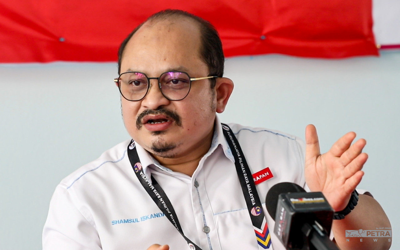 PKR information chief Datuk Seri Shamsul Iskandar Mohd Akin appeals to Melaka voters to cast their ballots wisely and give Pakatan Harapan the mandate, saying ‘it is not trial and error’. – ALIF OMAR/The Vibes pic, November 12, 2021