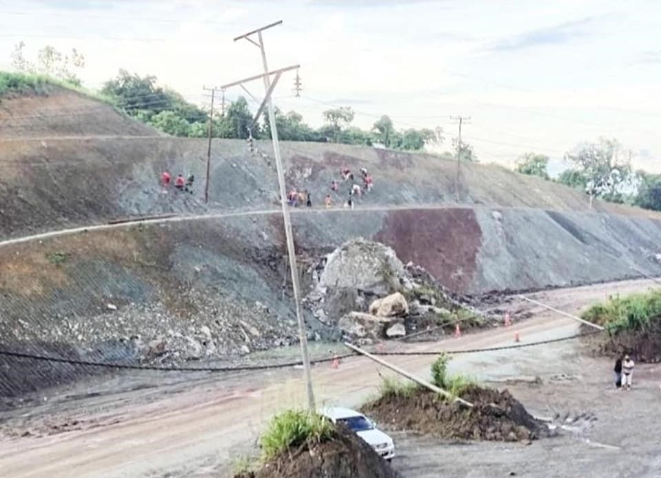 A mineral resembling gold was discovered near Kg Boluuh Bongkol in Pitas last week. – Facebook pic, November 10, 2021