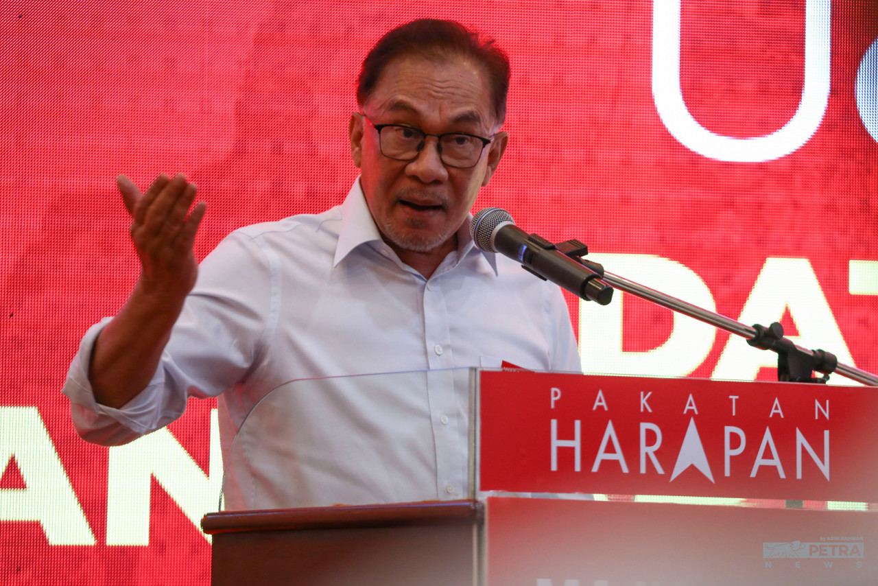Pakatan Harapan chief Datuk Seri Anwar Ibrahim urges the rakyat to not be induced by any election enticement that will come their way. – AZIM RAHMAN/The Vibes pic, November 21, 2021
