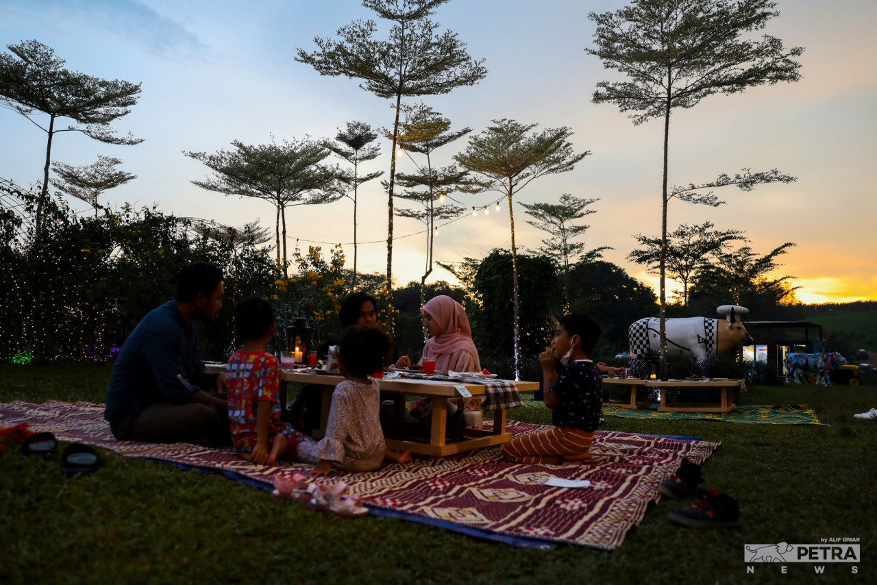 The month-long Iftar event is part of its Italian-Malaysian fusion restaurant soft opening. — The Vibes/Alif Omar pic