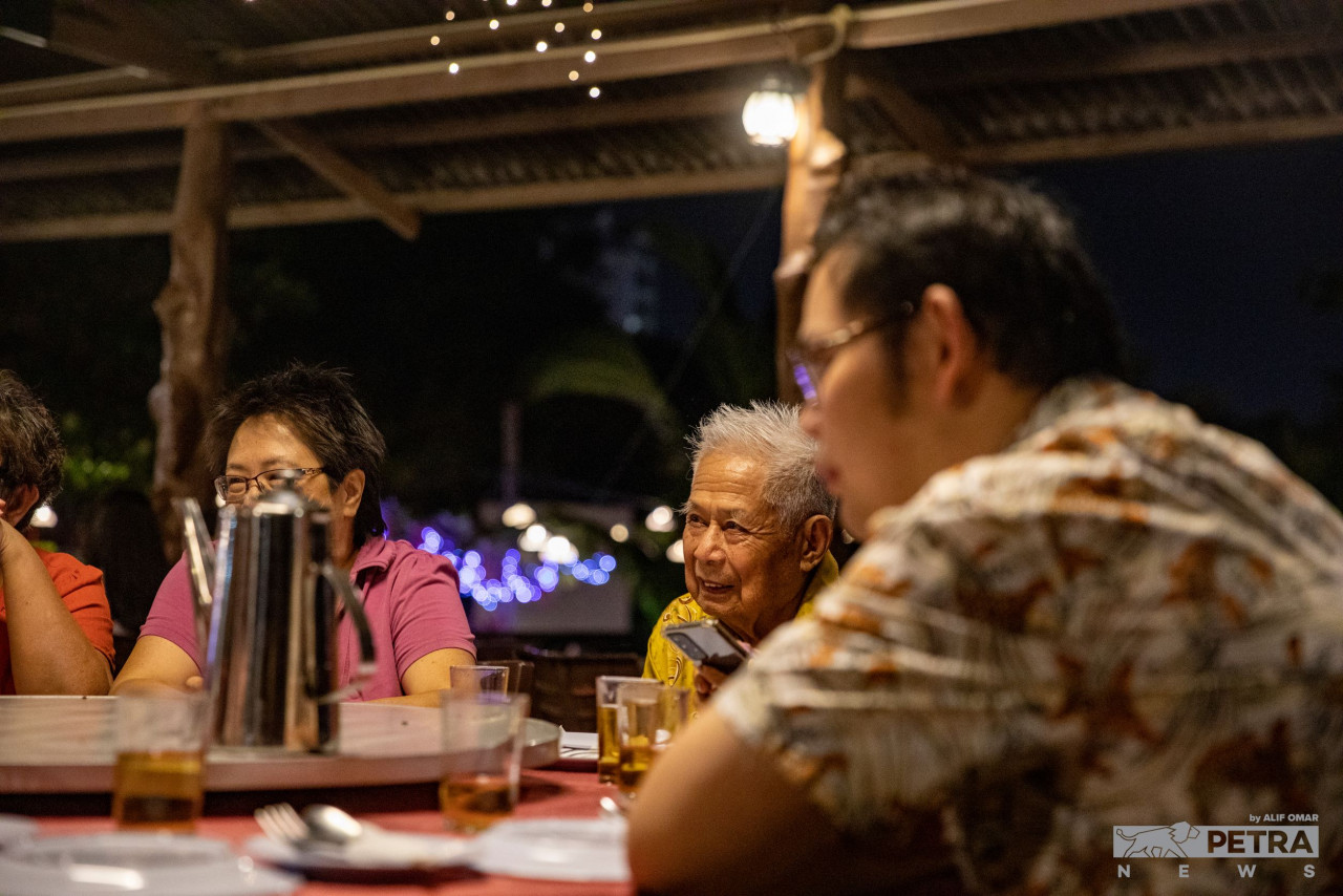 Some of Chong Piang's descendants gather to share memories. – Alif Omar/The Vibes pic