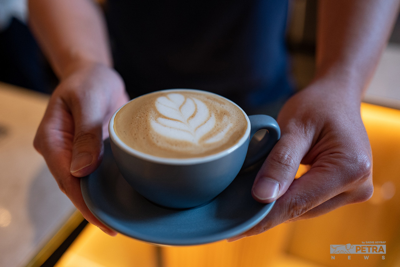 During R&D trials, Oatside made sure to work closely with baristas to be able to match the oat milk with the differing roast levels. In addition, the oat milk produced was also able to offer froth results that are ideal to make latte art. Pictured is an example of a latte art made with Oatside oat milk. — The Vibes/Sadiq Asyraf pic