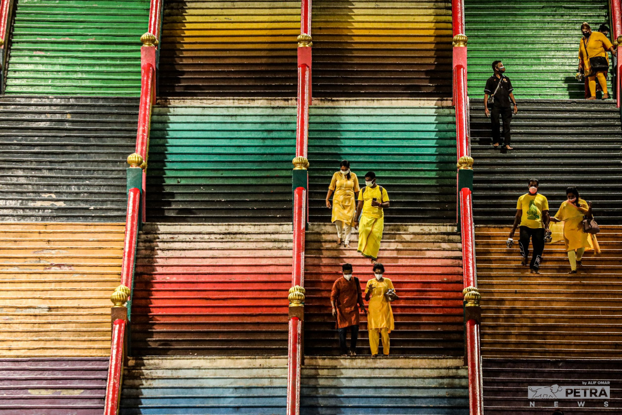 Devotees seen on the steps of Batu Caves. — The Vibes/Alif Omar pi