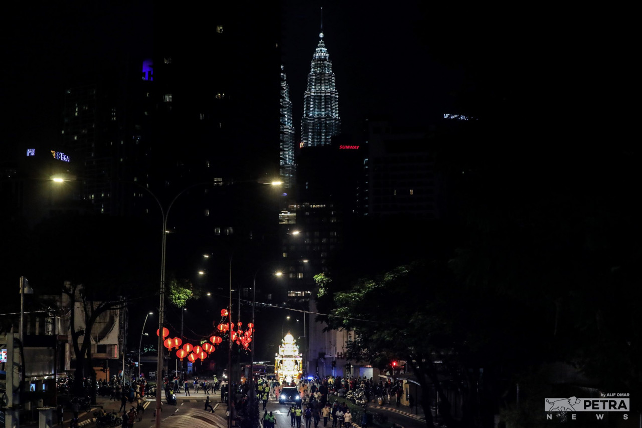 Starting from the Sri Maha Mariamman Temple at Jalan Tun HS Lee, the two-storey high chariot, carrying Lord Murugan and his two consorts, ended at Batu Caves after 4am the next morning. — The Vibes/Alif Omar pic