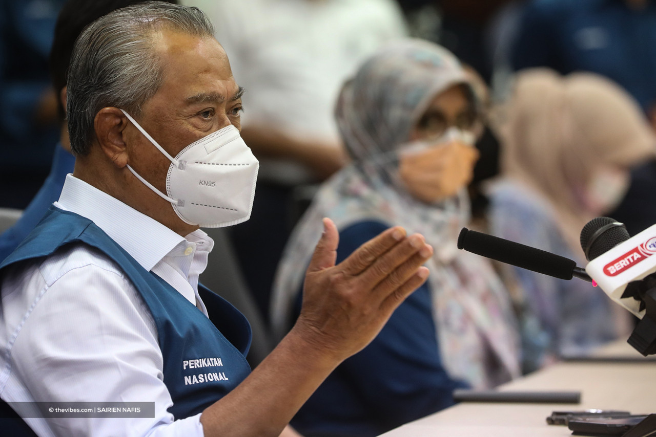 On comments by political observers over Perikatan Nasional’s minimal chances of winning the Melaka polls on November 20, Tan Sri Muhyiddin Yassin says they should not underestimate the coalition’s influence. – SAIRIEN NAFIS/The Vibes pic, November 18, 2021