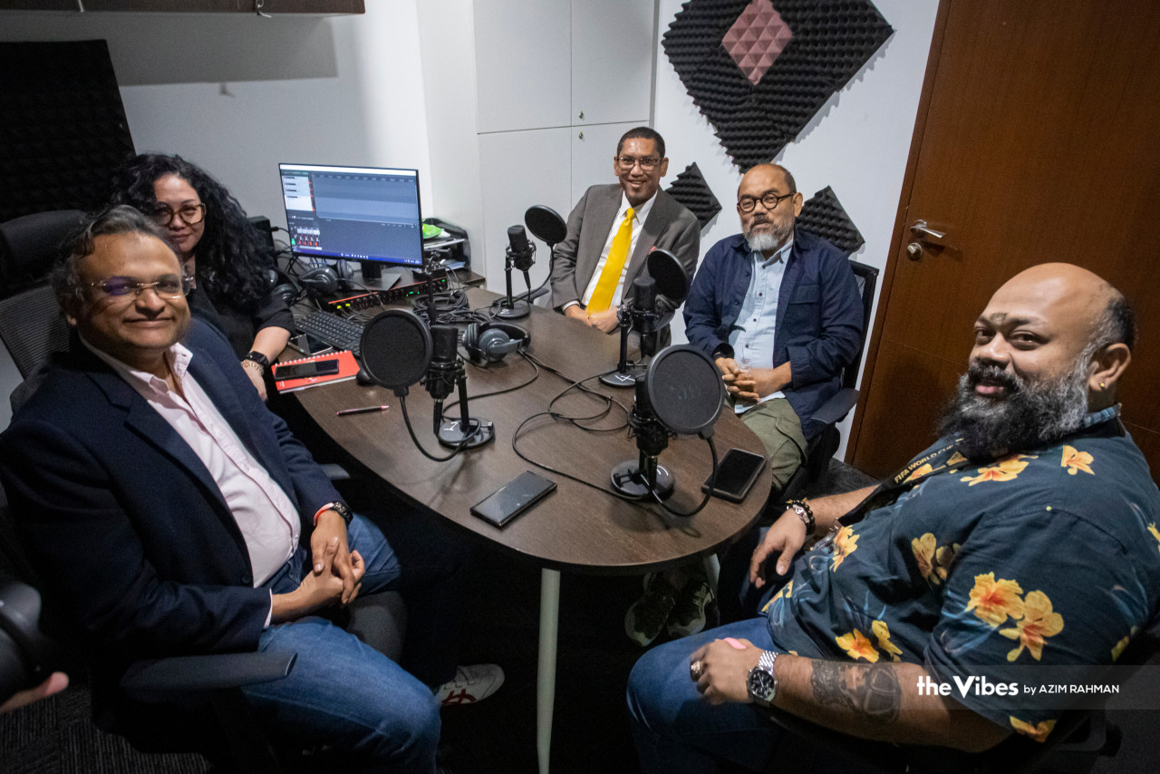 (From L-R) Petra News editor-in-chief Terence Fernandez, The Vibes Culture and Lifestyle editor Shazmin Shamsuddin, Datuk Seri Ahmad Faizal Azumu, Petra News chief executive Datuk Zainul Arifin Mohamed Isa, and The Vibes’ sports and fitness editor T. Vignesh are all smiles in the podcast booth. – AZIM RAHMAN/The Vibes pic