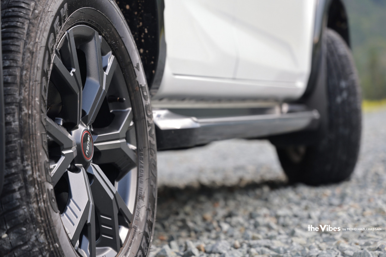 The 18-inch alloy rims with the new 2023 design gives the X-Terrain 3.0 TD Blue Power variant a 'gallant' look. – MOHD HAZLI HASSAN/The Vibes pic