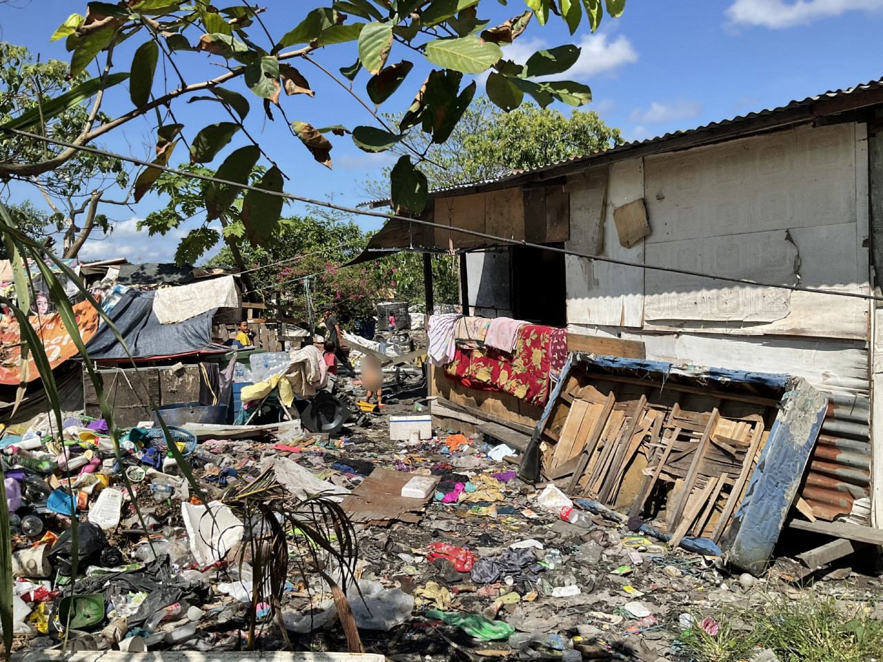 Despite the rundown nature of the dumpsite village, children moved around, going about their lives. – Pic by Ahmad Jimmy