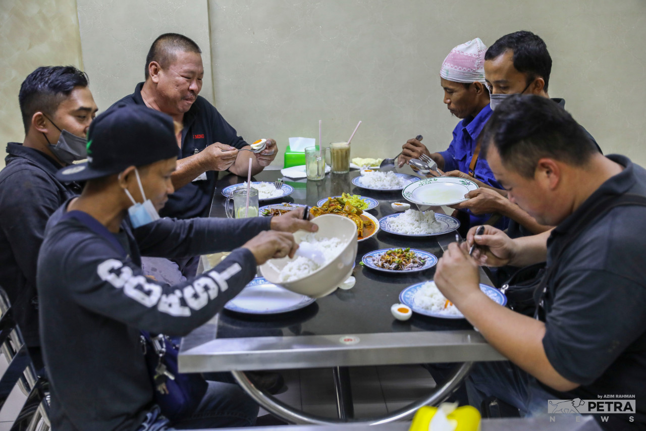 The undying love for a dish seen so special to the people of KL, while not originating from the city, lies in how harmonious a serving can bring people from all walks of life together. — The Vibes/Azim Rahman pic
