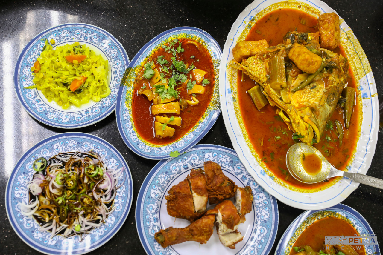 The fish head curry is a signature of Restoran ZK, along with other side dish combinations which include the sambal sotong (squid sambal), fried chicken with honey glazed chili sauce, stir-fried cabbage, as well as the special red onion and green chilli in sweet soy condiment. — The Vibes/Azim Rahman pic