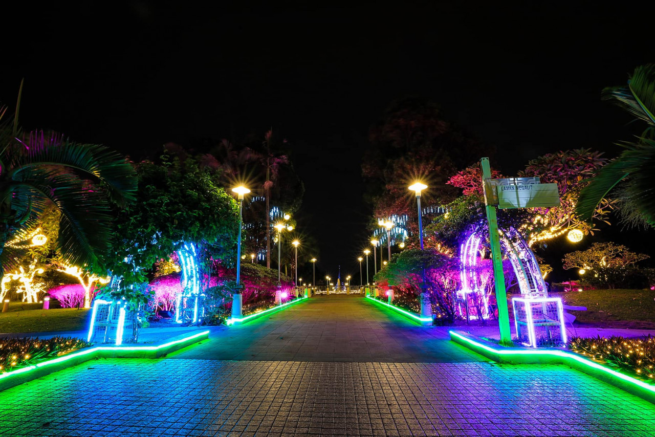 This magical secret garden was specially designed and adorned with drapes of neon LED. – Picture courtesy of the Perbadanan Putrajaya Facebook page