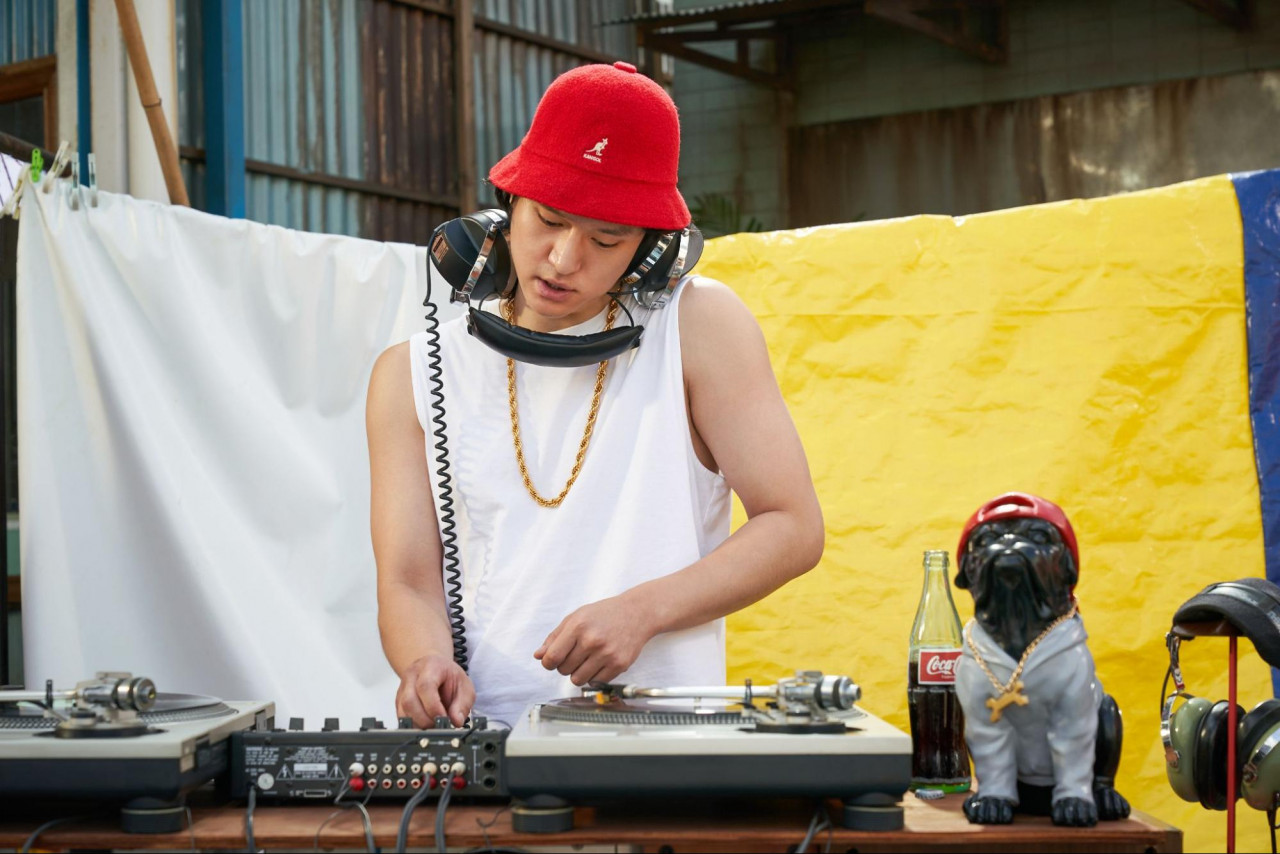 Hip hop and Korean pop from the ’80s is an essential component of the movie. – Pic courtesy of Netflix
