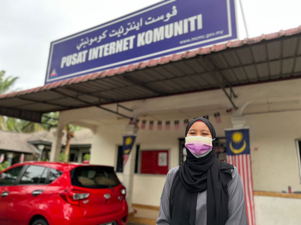 Kg Air Panas resident Ain Musfirah acknowledges that the Melaka election standard operating procedures may prevent her from casting her ballot wisely. – ARJUN MOHANAKRISHNAN/The Vibes pic, November 14, 2021