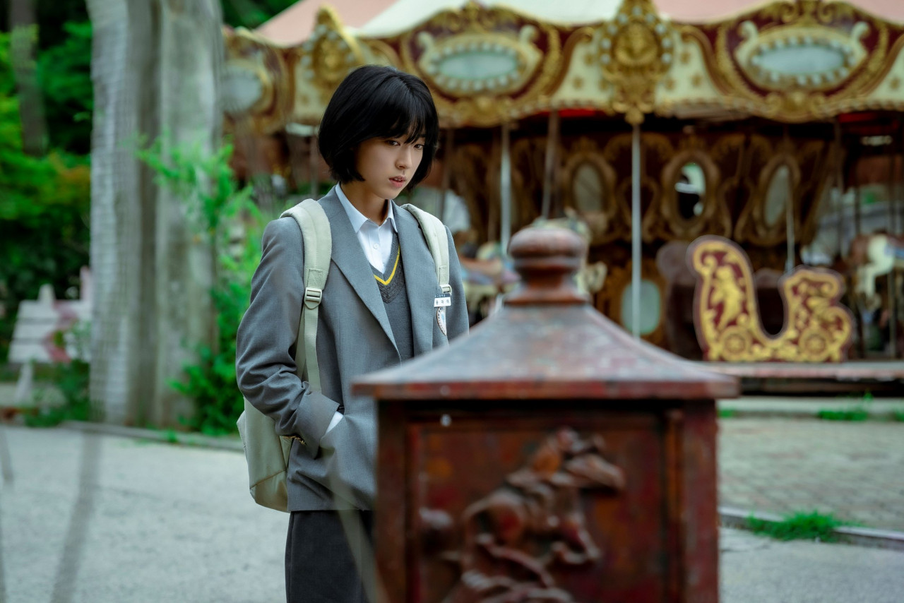 Choi Sung-eun plays Yoon Ah-yi, a high school sophomore going through a tough time. – Pic courtesy of Netflix