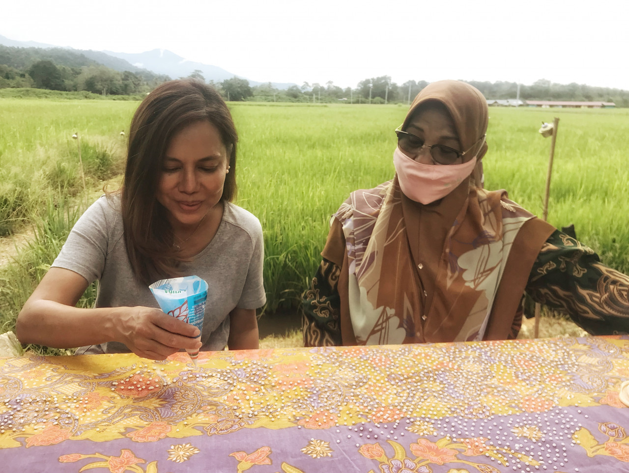 Trying out some bedak sejuk. – Pic by Shireen Zainudin